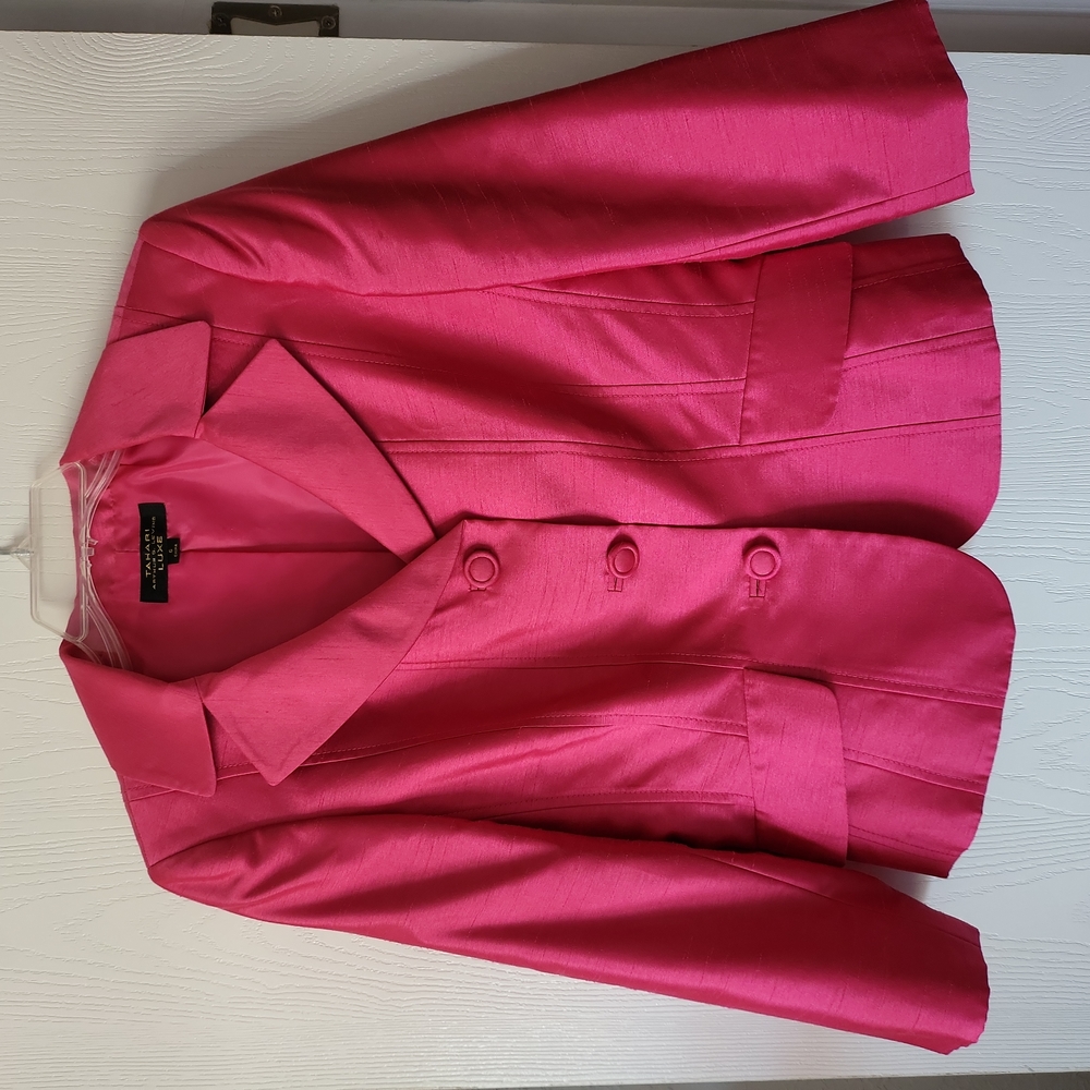 Skirt suit